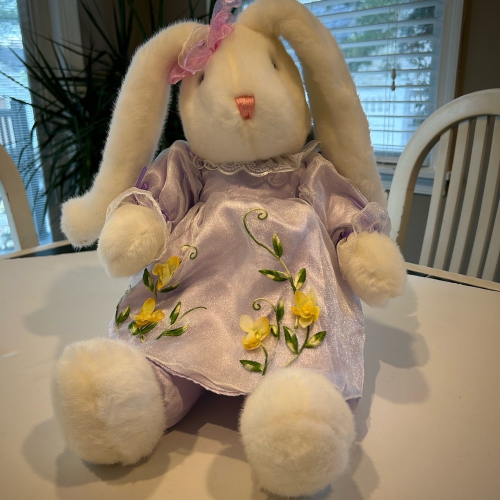 BEAUTIFUL PLUSH BUNNY WITH SPRING DRESS NWOT